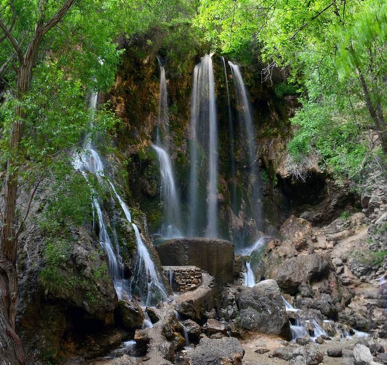 روستا و آبشار اخلمد