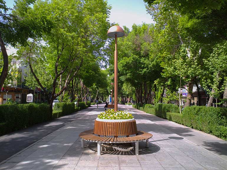 خیابان چهارباغ عباسی در اصفهان خیابان چهارباغ عباسی در اصفهان